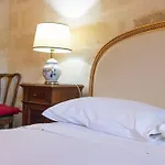 Maria *