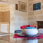 Maria *
